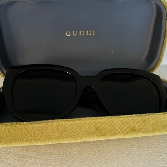 Gucci sunglasses - Picture 1 of 2